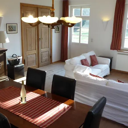 Apartament Gut-rattelvitz-parterre-a-hochwertig-sauna-kamin-etankstelle-spielscheune-15-000qm-parkland