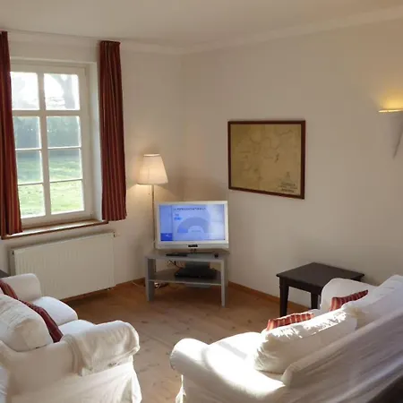 Apartament Gut-rattelvitz-parterre-a-hochwertig-sauna-kamin-etankstelle-spielscheune-15-000qm-parkland Gingst