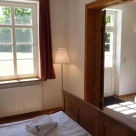 Gut-rattelvitz-parterre-a-hochwertig-sauna-kamin-etankstelle-spielscheune-15-000qm-parkland Lejlighed *