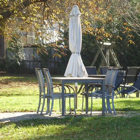 Apartament Gut-rattelvitz-parterre-a-hochwertig-sauna-kamin-etankstelle-spielscheune-15-000qm-parkland