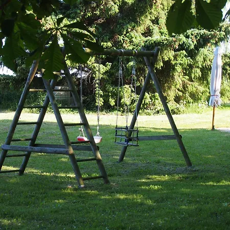 Gut-rattelvitz-parterre-a-hochwertig-sauna-kamin-etankstelle-spielscheune-15-000qm-parkland Apartament *