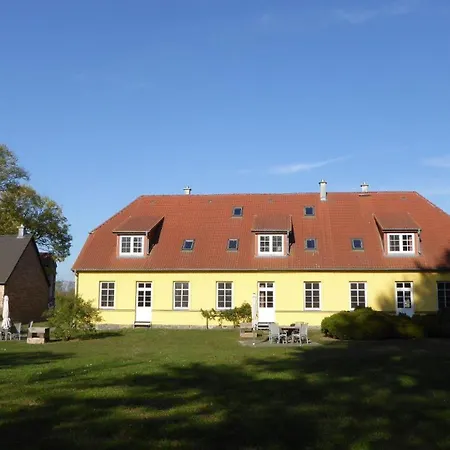 Gut-rattelvitz-parterre-a-hochwertig-sauna-kamin-etankstelle-spielscheune-15-000qm-parkland Apartament Gingst