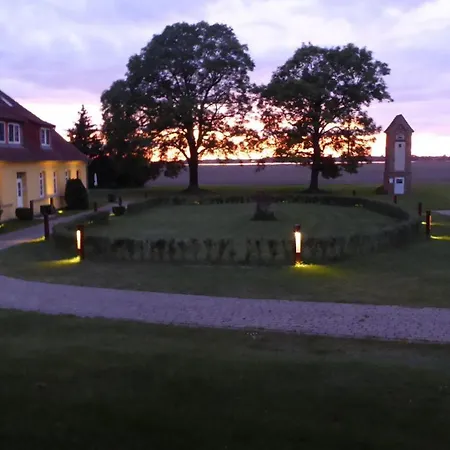 Gut-rattelvitz-parterre-a-hochwertig-sauna-kamin-etankstelle-spielscheune-15-000qm-parkland *