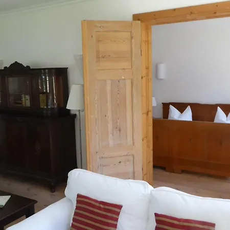 Gut-rattelvitz-parterre-a-hochwertig-sauna-kamin-etankstelle-spielscheune-15-000qm-parkland Lejlighed Gingst