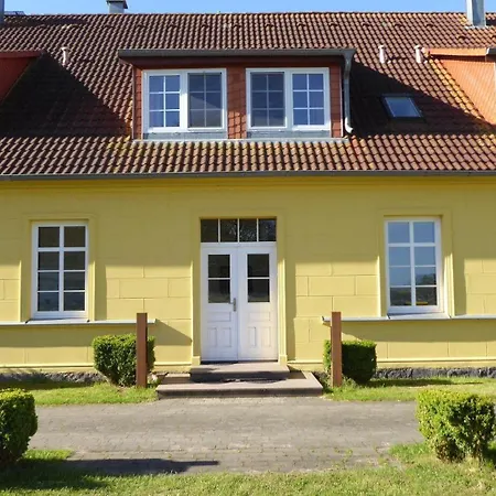 Apartament Gut-rattelvitz-parterre-a-hochwertig-sauna-kamin-etankstelle-spielscheune-15-000qm-parkland Gingst