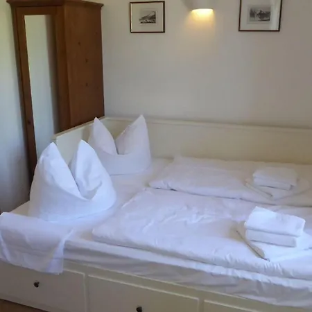 Gut-rattelvitz-parterre-a-hochwertig-sauna-kamin-etankstelle-spielscheune-15-000qm-parkland Apartament Gingst