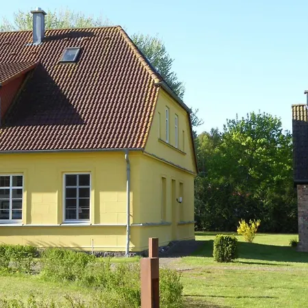 Apartament Gut-rattelvitz-parterre-a-hochwertig-sauna-kamin-etankstelle-spielscheune-15-000qm-parkland Gingst