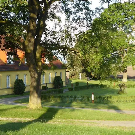 Apartament Gut-rattelvitz-parterre-a-hochwertig-sauna-kamin-etankstelle-spielscheune-15-000qm-parkland *