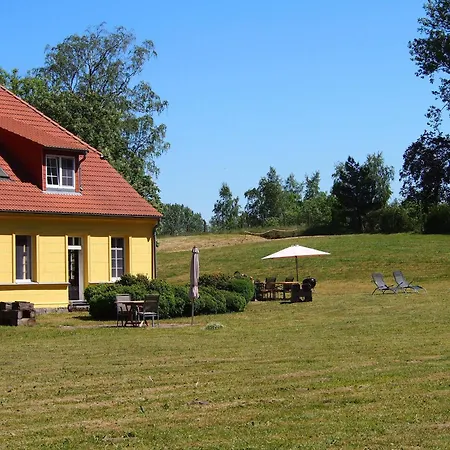 Gut-rattelvitz-parterre-a-hochwertig-sauna-kamin-etankstelle-spielscheune-15-000qm-parkland Apartament Gingst