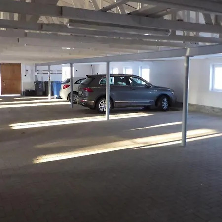 Gut-rattelvitz-parterre-a-hochwertig-sauna-kamin-etankstelle-spielscheune-15-000qm-parkland *