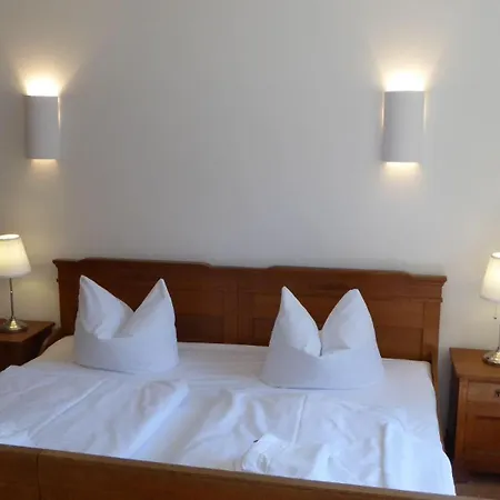 Apartament Gut-rattelvitz-parterre-a-hochwertig-sauna-kamin-etankstelle-spielscheune-15-000qm-parkland