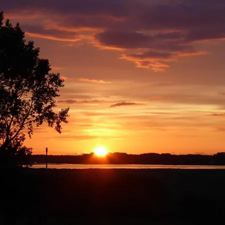 Gut-rattelvitz-parterre-a-hochwertig-sauna-kamin-etankstelle-spielscheune-15-000qm-parkland * Gingst