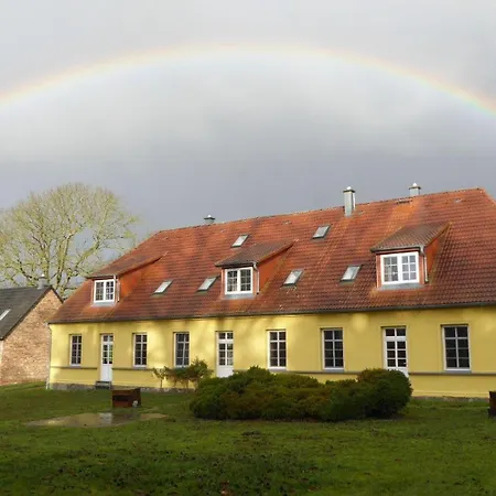 Gut-rattelvitz-parterre-a-hochwertig-sauna-kamin-etankstelle-spielscheune-15-000qm-parkland Apartament