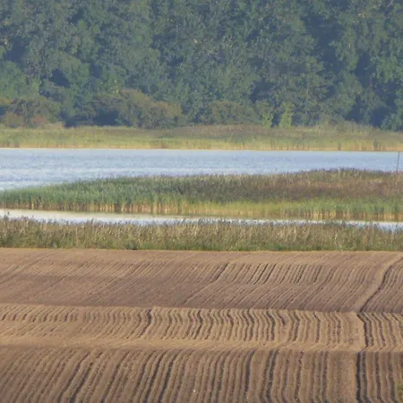 Apartament Gut-rattelvitz-parterre-a-hochwertig-sauna-kamin-etankstelle-spielscheune-15-000qm-parkland *