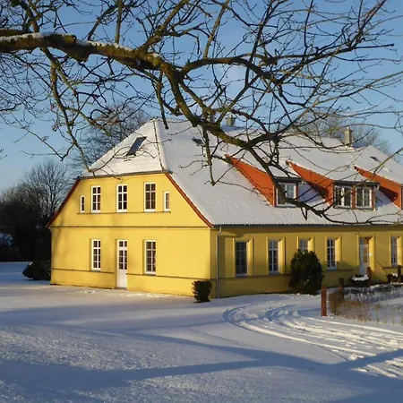 Gut-rattelvitz-parterre-a-hochwertig-sauna-kamin-etankstelle-spielscheune-15-000qm-parkland *