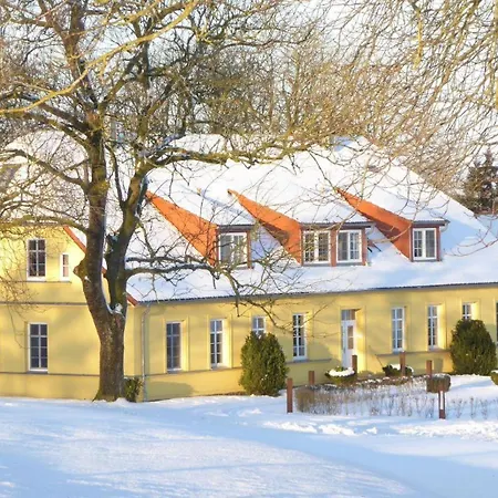 Gut-rattelvitz-parterre-a-hochwertig-sauna-kamin-etankstelle-spielscheune-15-000qm-parkland * Gingst