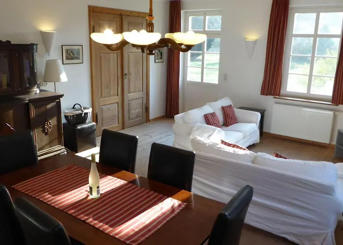 Lägenhet Gut-rattelvitz-parterre-a-hochwertig-sauna-kamin-etankstelle-spielscheune-15-000qm-parkland