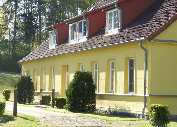 Gut-rattelvitz-parterre-a-hochwertig-sauna-kamin-etankstelle-spielscheune-15-000qm-parkland