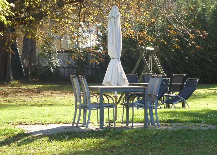 Lägenhet Gut-rattelvitz-parterre-a-hochwertig-sauna-kamin-etankstelle-spielscheune-15-000qm-parkland