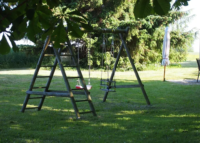 Gut-rattelvitz-parterre-a-hochwertig-sauna-kamin-etankstelle-spielscheune-15-000qm-parkland Lägenhet *