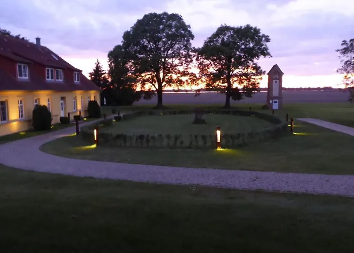 Gut-rattelvitz-parterre-a-hochwertig-sauna-kamin-etankstelle-spielscheune-15-000qm-parkland *