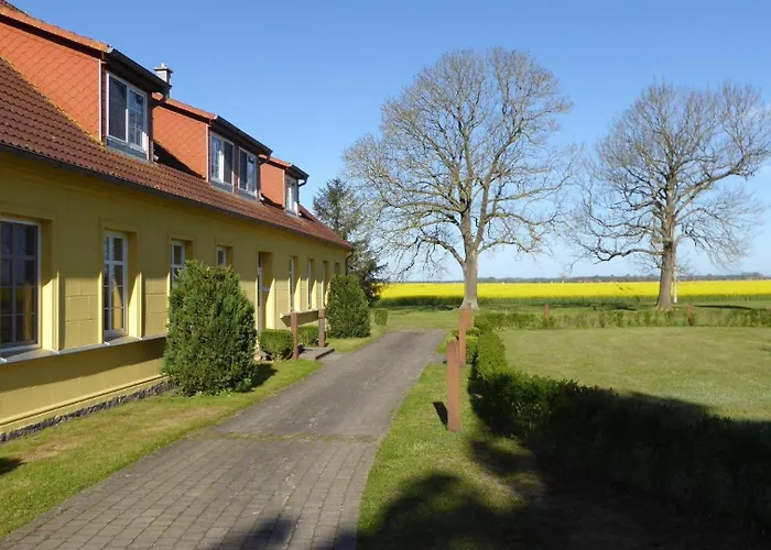 Gut-rattelvitz-parterre-a-hochwertig-sauna-kamin-etankstelle-spielscheune-15-000qm-parkland * Gingst