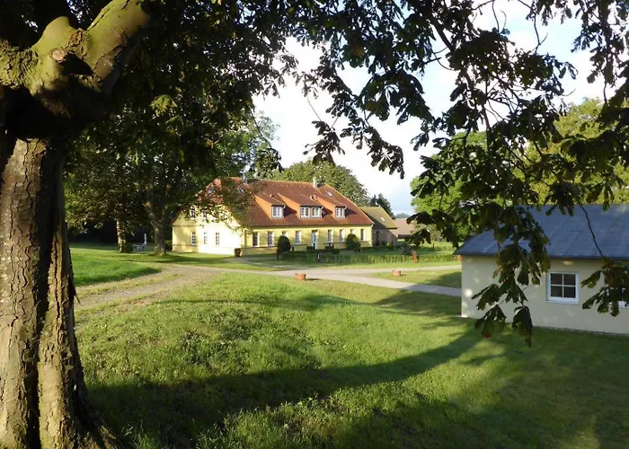 Gut-rattelvitz-parterre-a-hochwertig-sauna-kamin-etankstelle-spielscheune-15-000qm-parkland *