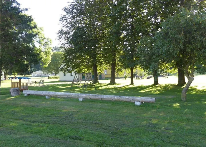 Lägenhet Gut-rattelvitz-parterre-a-hochwertig-sauna-kamin-etankstelle-spielscheune-15-000qm-parkland
