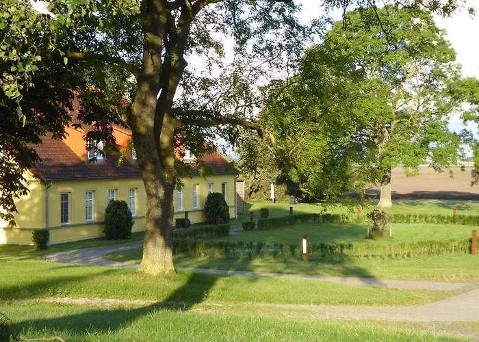 Lägenhet Gut-rattelvitz-parterre-a-hochwertig-sauna-kamin-etankstelle-spielscheune-15-000qm-parkland *