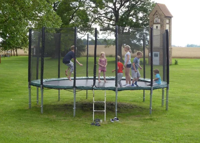 Gut-rattelvitz-parterre-a-hochwertig-sauna-kamin-etankstelle-spielscheune-15-000qm-parkland * Gingst