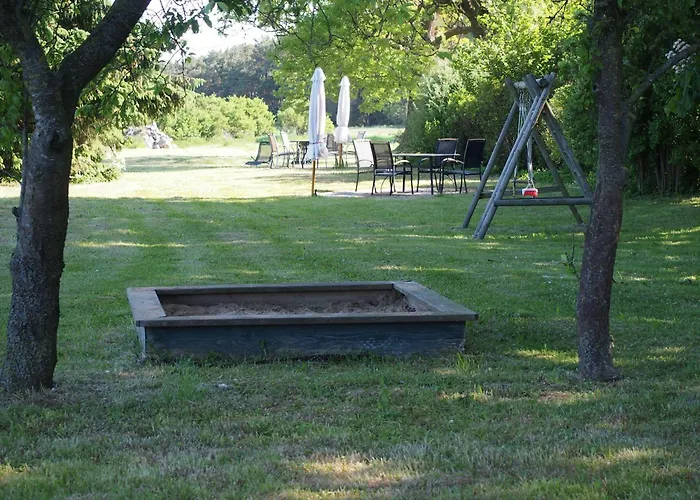 Lägenhet Gut-rattelvitz-parterre-a-hochwertig-sauna-kamin-etankstelle-spielscheune-15-000qm-parkland