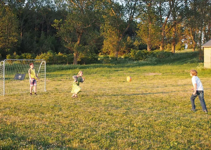 Gut-rattelvitz-parterre-a-hochwertig-sauna-kamin-etankstelle-spielscheune-15-000qm-parkland * Gingst