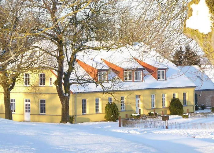 Gut-rattelvitz-parterre-a-hochwertig-sauna-kamin-etankstelle-spielscheune-15-000qm-parkland * Gingst
