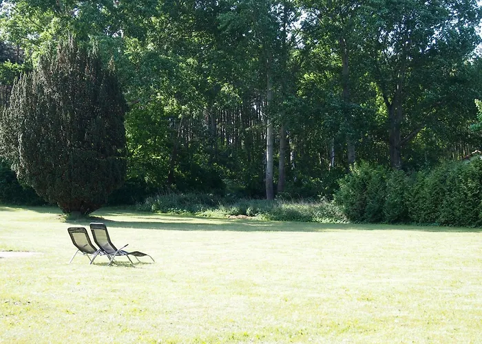 Gut-rattelvitz-parterre-a-hochwertig-sauna-kamin-etankstelle-spielscheune-15-000qm-parkland